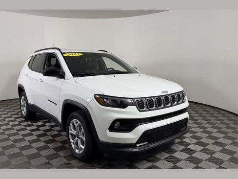 Used 2025 Jeep Compass Latitude AWD/4WD image 1