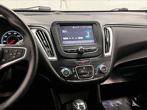 Used 2018 Chevrolet Malibu LS image 9