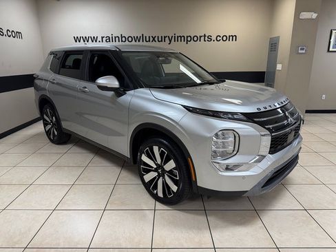 New 2025 Mitsubishi Outlander SE image 1