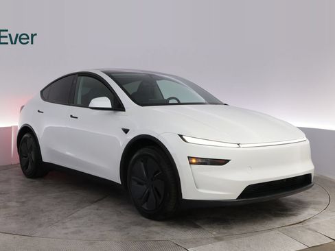Used 2026 Tesla Model Y Long Range RWD image 13