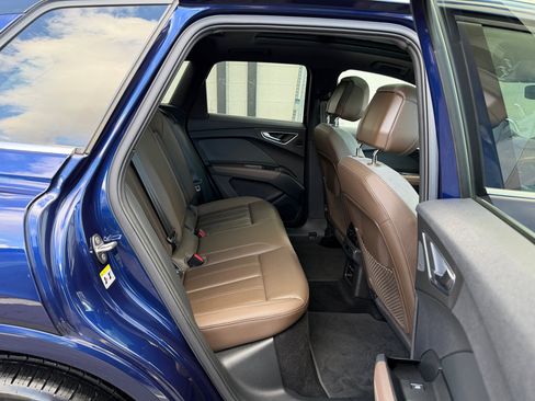 Used 2023 Audi Q4 e-tron Prestige image 14