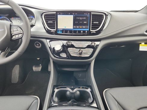New 2026 Chrysler Pacifica Limited w/ S Appearance Package image 11