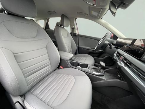 Used 2025 Kia K4 EX image 22