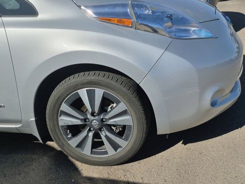 Used 2016 Nissan Leaf SV image 16