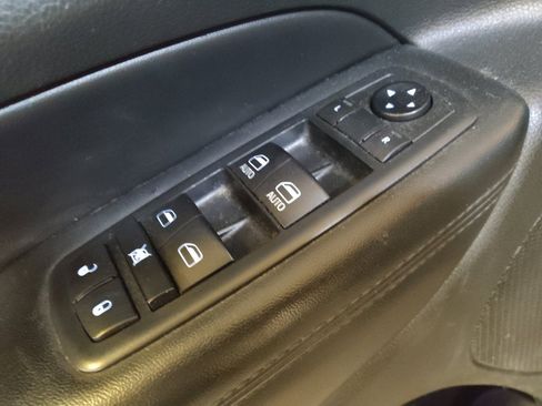 Used 2019 Jeep Grand Cherokee Laredo image 27