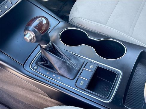 Used 2017 Kia Sorento LX w/ LX Convenience Package image 17