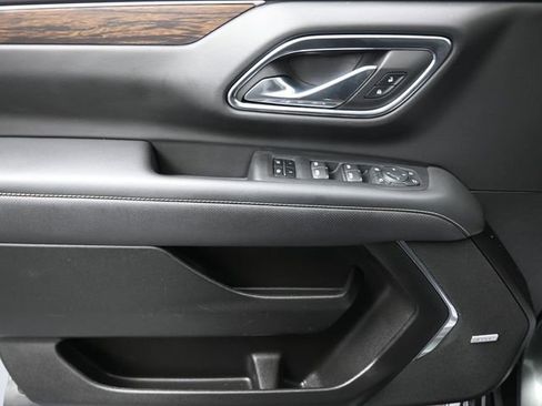 Used 2023 Chevrolet Suburban Premier image 13