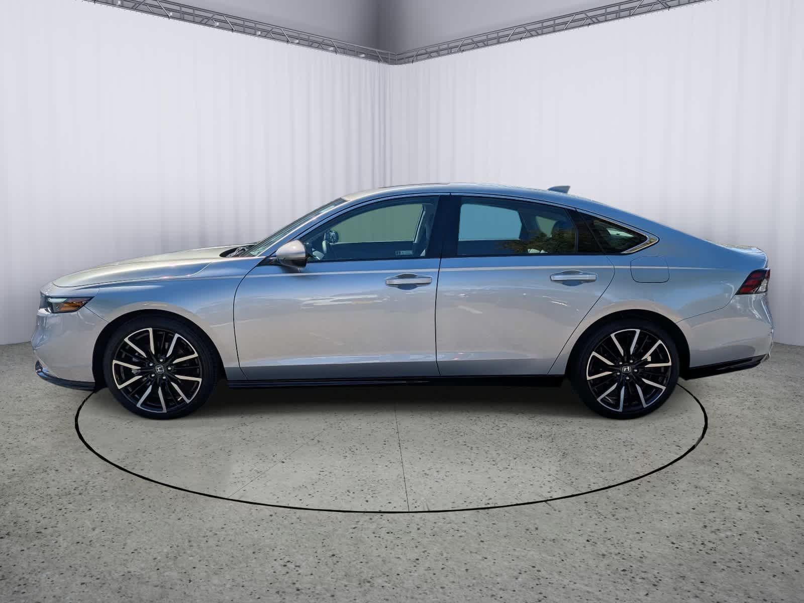 Used 2024 Honda Accord Touring image 6