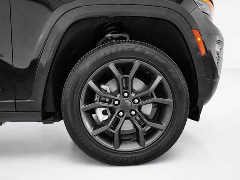 Used 2023 Jeep Grand Cherokee 30th Anniversary AWD/4WD image 9