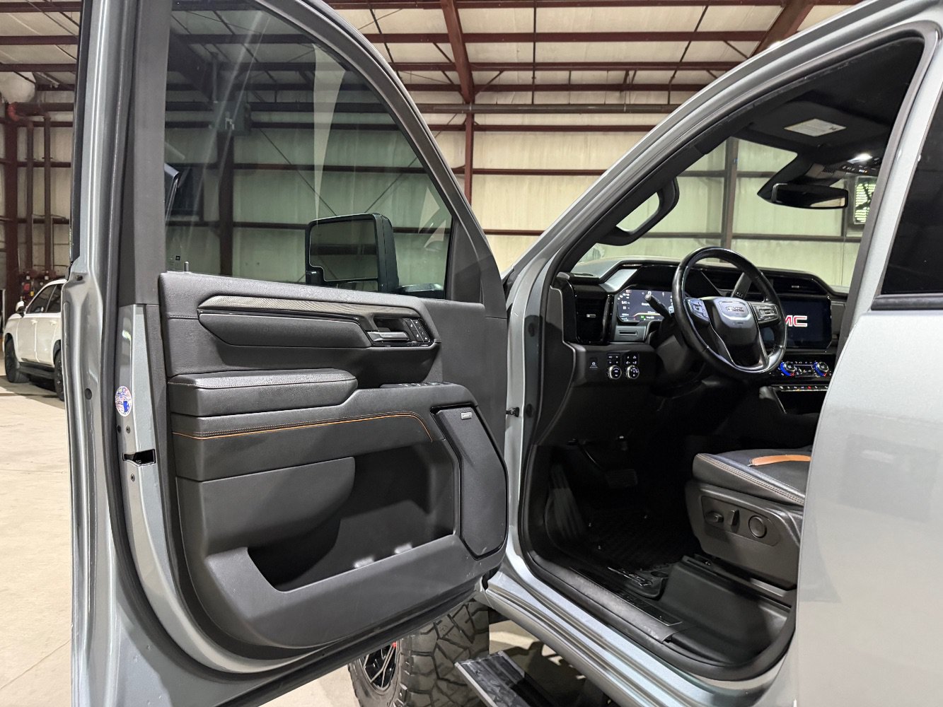 Used 2024 GMC Sierra 2500 AT4 w/ AT4 Preferred Package AWD/4WD image 12