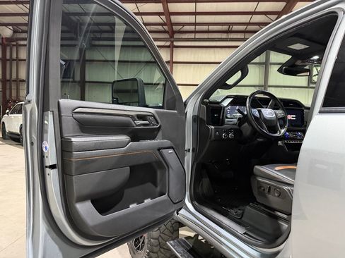 Used 2024 GMC Sierra 2500 AT4 w/ AT4 Preferred Package AWD/4WD image 12