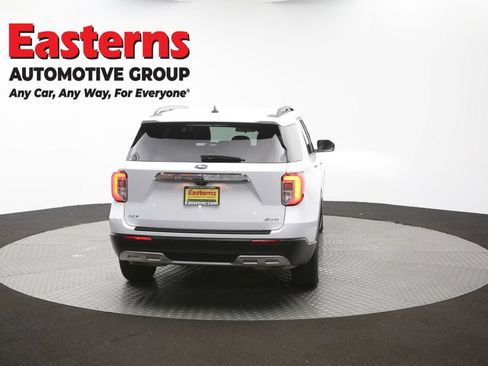 Used 2022 Ford Explorer XLT w/ Equipment Group 202A AWD/4WD image 38