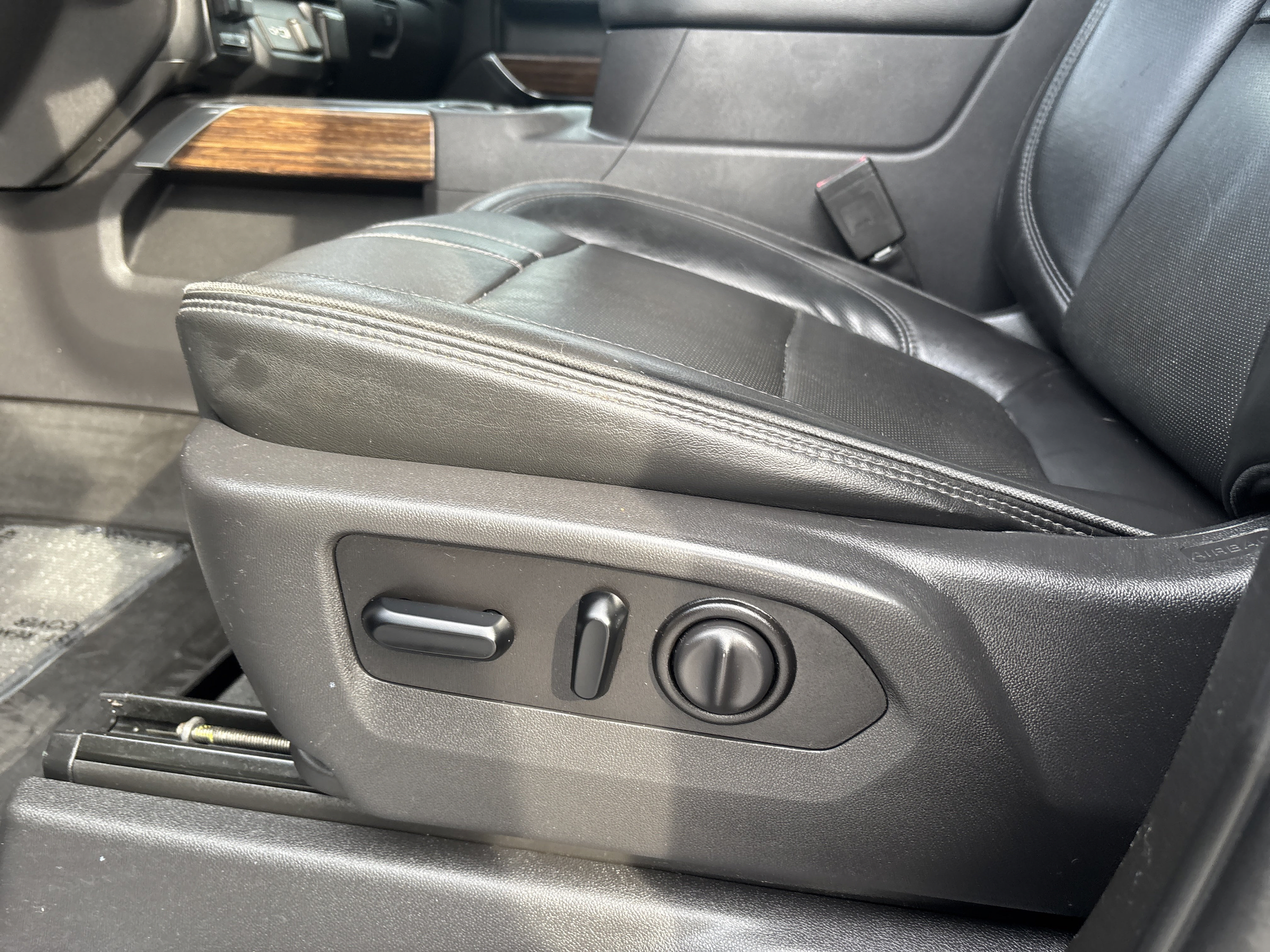 Used 2021 Chevrolet Silverado 1500 High Country w/ Technology Package AWD/4WD image 10