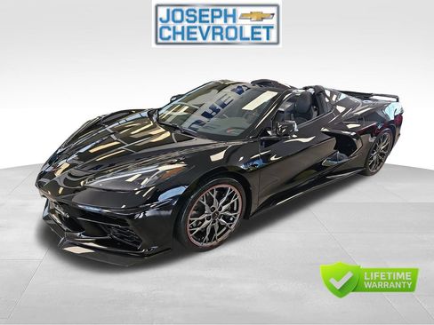 Used 2024 Chevrolet Corvette Stingray Premium Conv w/ Z51 Performance Package RWD image 2