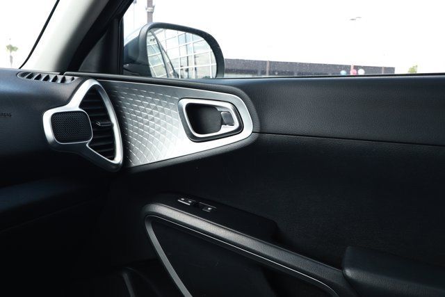 Used 2023 Kia Soul LX FWD image 24