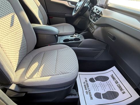 Used 2020 Ford Escape SE image 18