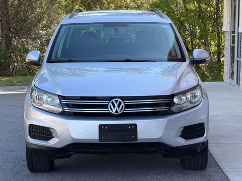 Used 2015 Volkswagen Tiguan SE image 2