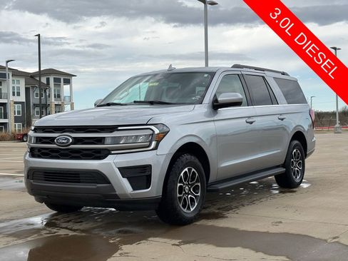 Used 2024 Ford Expedition Max XLT image 3