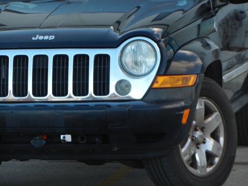 Used 2005 Jeep Liberty Limited image 4