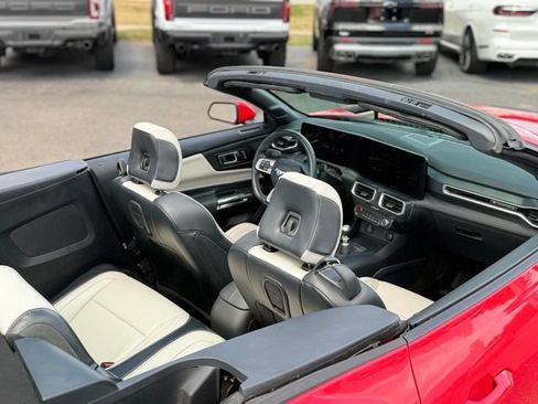 Used 2025 Ford Mustang GT Premium RWD image 40