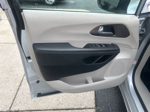 Used 2024 Chrysler Voyager LX FWD image 24