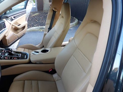 Used 2018 Porsche Panamera 4 image 23