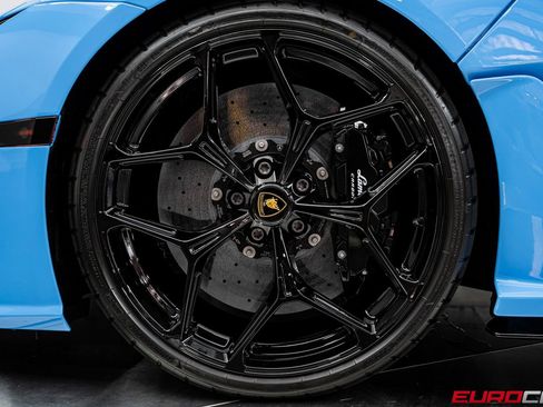 Used 2025 Lamborghini Revuelto image 26