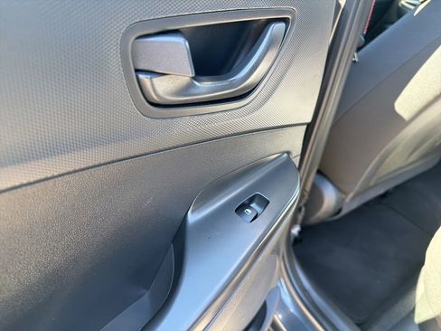 Used 2022 Hyundai Kona SE w/ Cargo Package image 31