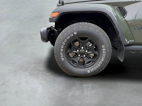 Used 2022 Jeep Gladiator Willys image 40