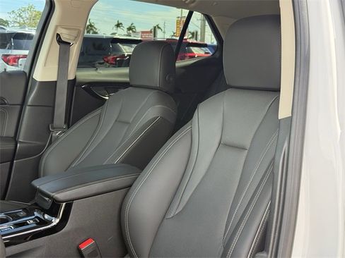 Used 2023 Buick Envision Essence image 16