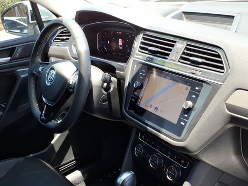 Used 2021 Volkswagen Tiguan SEL FWD image 19
