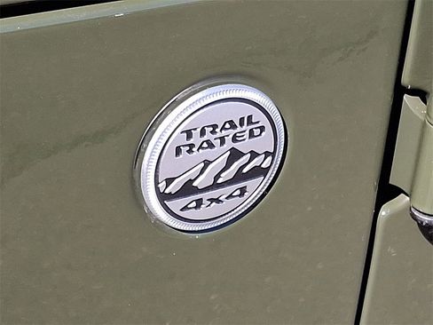 Used 2021 Jeep Wrangler Unlimited Sahara image 33