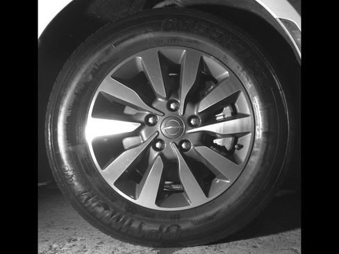 Used 2023 Chrysler Pacifica Touring-L FWD image 10