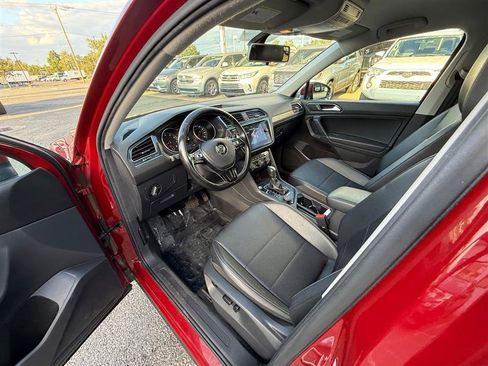 Used 2018 Volkswagen Tiguan SE AWD/4WD image 19