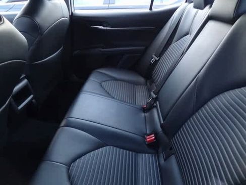 Used 2023 Toyota Camry SE image 7