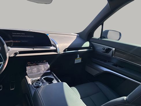 New 2026 Cadillac Vistiq Premium Luxury w/ LPO, Floor Liner Package AWD/4WD image 26