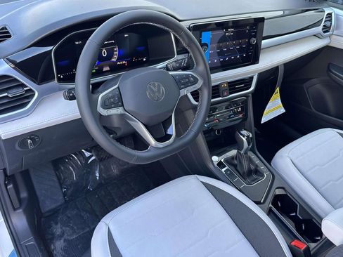 New 2026 Volkswagen Taos SE image 10