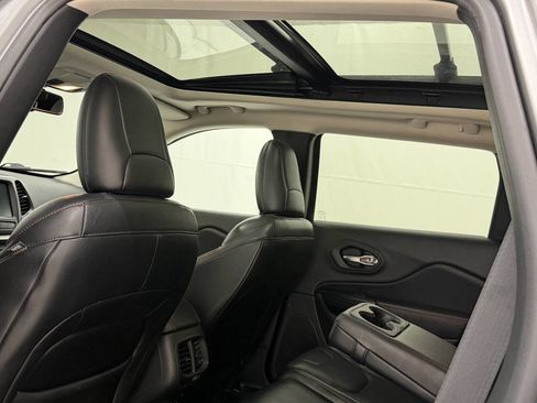 Used 2015 Jeep Cherokee Trailhawk w/ Comfort/Convenience Group image 29