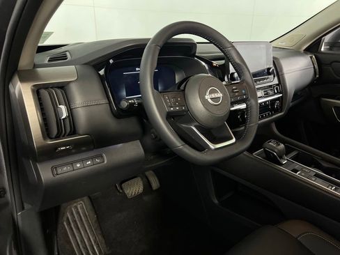 Used 2024 Nissan Pathfinder Platinum w/ Cargo Package image 23