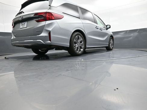 Certified 2025 Honda Odyssey Touring image 33