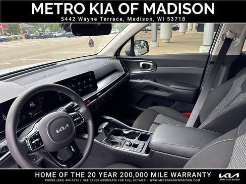 Used 2025 Kia Sorento LX FWD image 14