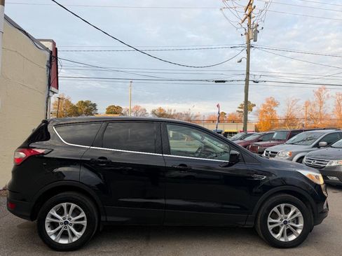 Used 2017 Ford Escape SE image 5