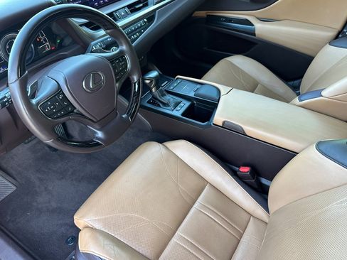 Certified 2021 Lexus ES 300h w/ Accessory Package image 11