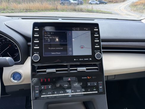 Used 2020 Toyota Avalon Limited image 27