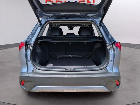 Used 2024 Toyota Corolla Cross XLE w/ Convenience Package image 36