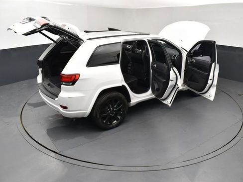 Used 2019 Jeep Grand Cherokee Altitude image 30
