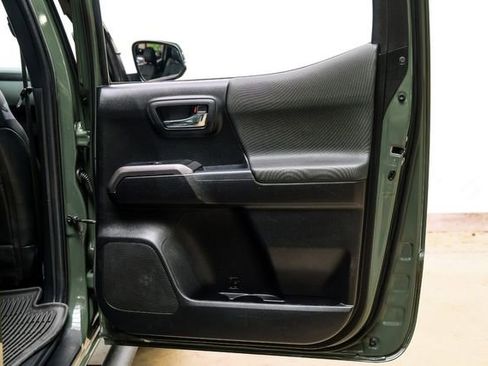 Used 2022 Toyota Tacoma TRD Sport w/ TRD Premium Sport Package AWD/4WD image 74