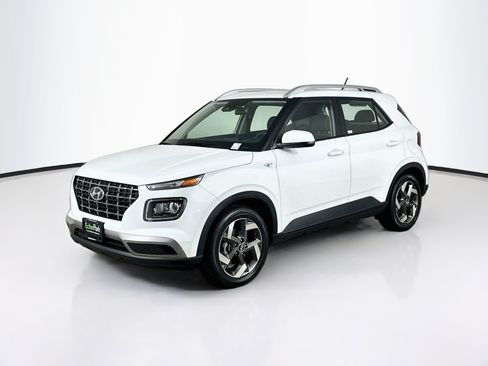 Used 2025 Hyundai Venue SEL FWD image 3