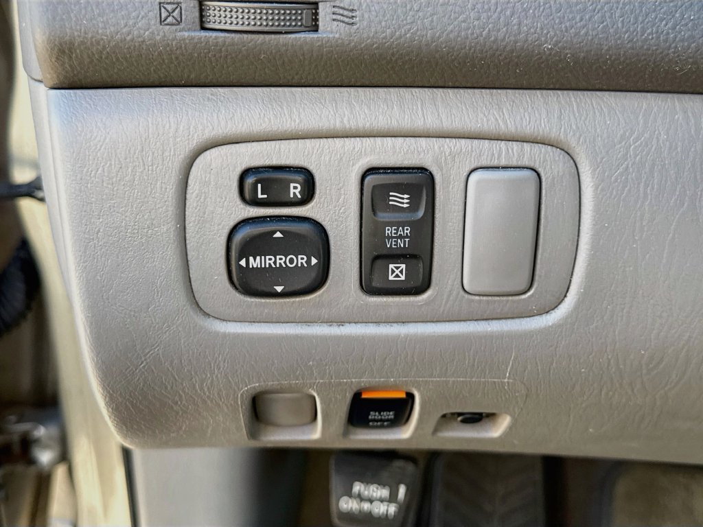 Used 2006 Toyota Sienna LE w/ LE Pkg 3 FWD image 12