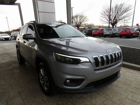 Used 2019 Jeep Cherokee Latitude Plus w/ Cold Weather Group image 3